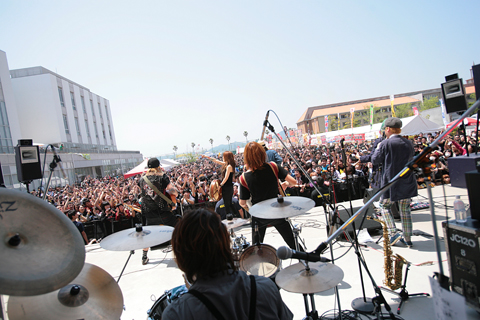 TheCherryCokes_Alive2