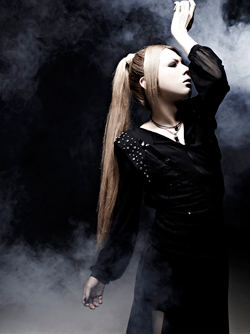 彩雨(摩天楼オペラ)