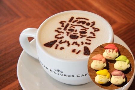 サマー仮⾯ラテ