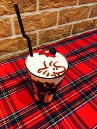 ウッドストックいちごチョコミルク