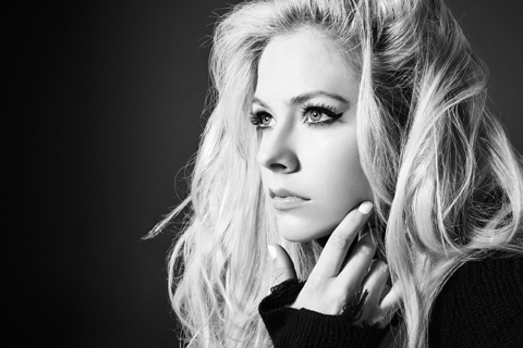 Avril Lavigne アヴリル ラヴィーン 2月15日に約5年ぶり通算6作目となるニュー アルバム Head Above Water 世界同時リリース決定 新曲 Tell Me It S Over Mv公開も Tower Records Online