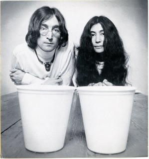 John Lennon Yoko Ono ジョン レノン ヨーコ オノ 金婚式記念したlp盤を 金帯 豪華ボックス セットで本日4月3日リリース 息子 Sean Lennon ショーン レノン による開封映像も公開 Tower Records Online
