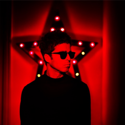 Noel Gallagher ノエル ギャラガー マンチェスター シティの優勝を祝し選手たちと Wonderwall を合唱する映像公開 Tower Records Online