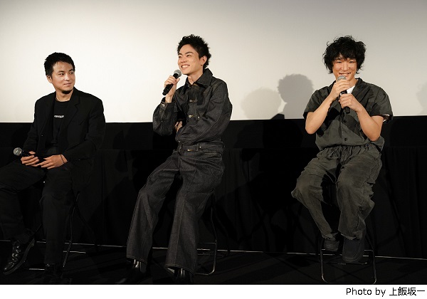 菅田将暉、初監督作品「クローバー」上映会で主題歌“クローバー”を石崎ひゅーいとサプライズ披露。山田健人も登壇 - TOWER RECORDS  ONLINE