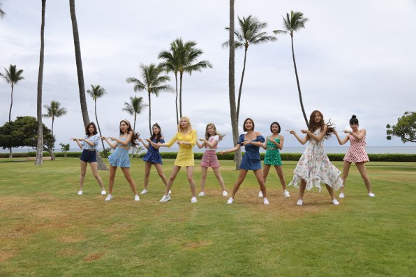 TWICE、本日7月17日リリースの日本4thシングル表題曲“HAPPY HAPPY”のダンスも含む「Dance Making Video In Hawaii」公開