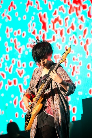 RADWIMPS、全国ツアー「ANTI ANTI GENERATION TOUR 2019」完遂。8月28日横浜アリーナ公演のオフィシャル・レポートが到着  - TOWER RECORDS ONLINE