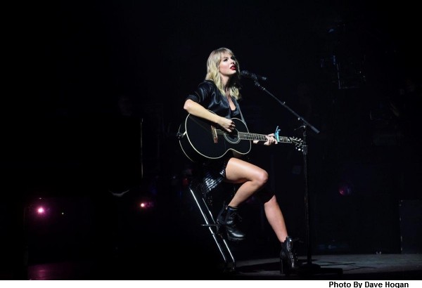Taylor Swift（テイラー・スウィフト）、ニュー・アルバム『Lover』発売記念し一夜限りの完全招待ライヴ「City Of Lover」をパリで開催。日本含む世界30ヶ国からファンが参加