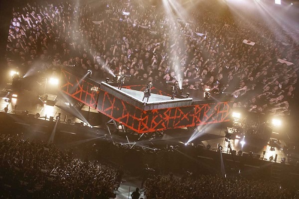 BABYMETAL、さいたまスーパーアリーナにて開催された日本凱旋公演で世界基準の熱狂パフォーマンス - TOWER RECORDS ONLINE