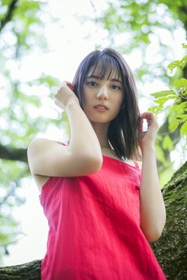 小坂菜緒（日向坂46）、1st写真集が6月29日に発売決定。少女から大人へ変化する瞬間切り取る - TOWER RECORDS ONLINE