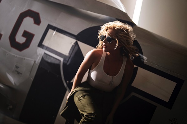 LADY GAGA（レディー・ガガ）、5月27日リリースの映画『トップガン マーヴェリック』サウンドトラックより“Hold My Hand”MV公開  - TOWER RECORDS ONLINE