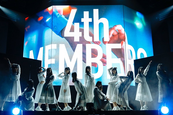 日向坂46、全国アリーナ・ツアー「Happy Smile Tour 2022」完走。4期生12人がステージ・デビュー、4期生楽曲“ブルーベリー＆ラズベリー”初披露  - TOWER RECORDS ONLINE