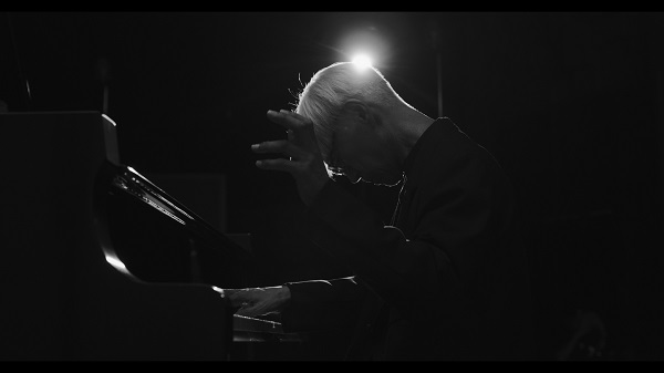 坂本龍一、ピアノ・ソロ・コンサート「Ryuichi Sakamoto: Playing the