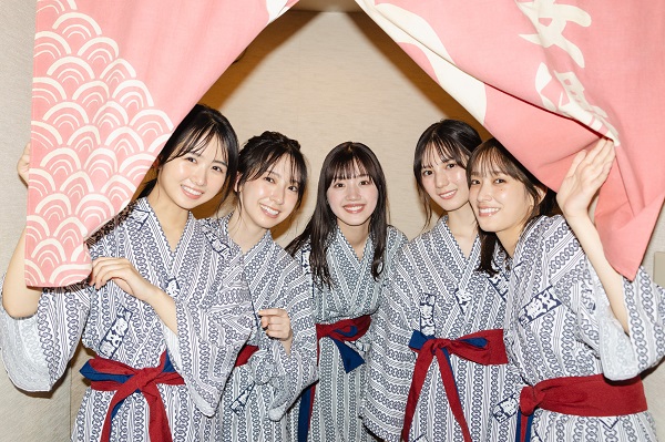 佐々木久美、佐々木美玲、金村美玖、小坂菜緒、上村ひなの（日向坂46）が「B.L.T.2023年12月号」表紙＆巻頭グラビアに登場 - TOWER  RECORDS ONLINE