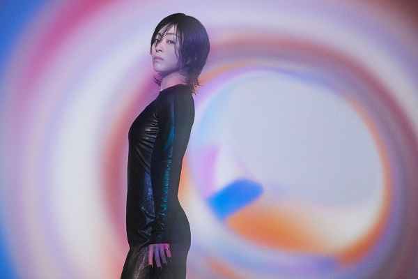 宇多田ヒカル、初のベスト・アルバム『SCIENCE FICTION』リリース日が4月10日に決定。約