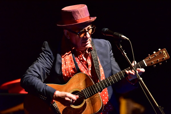 Elvis Costello（エルヴィス・コステロ）、8年ぶりの来日公演初日レポート＆写真到着 - TOWER RECORDS ONLINE