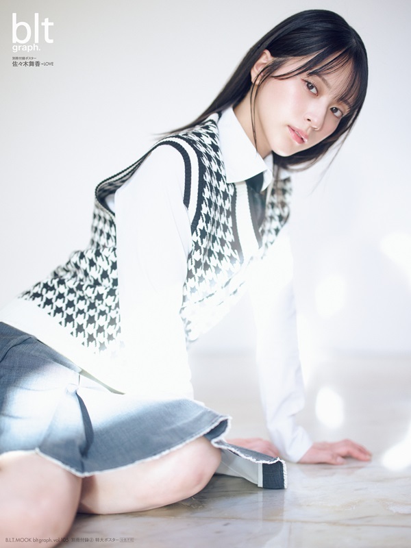 佐々木舞香（＝LOVE）が登場。「blt graph.vol.105」表紙＆ポスター公開 - TOWER RECORDS ONLINE