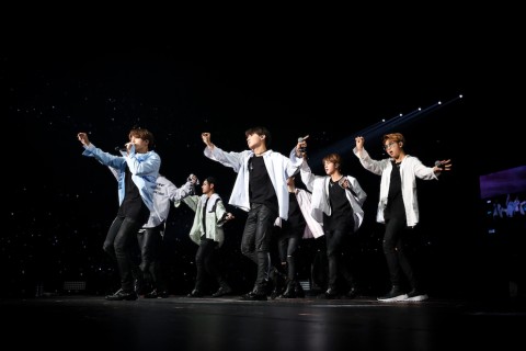 BTS (防弾少年団) 「2017 BTS LIVE TRILOGY EPISODE Ⅲ THE WINGS TOUR ～JAPAN EDITION～」のリリースを記念してタワーレコードでパネル展が決定！  - TOWER RECORDS ONLINE