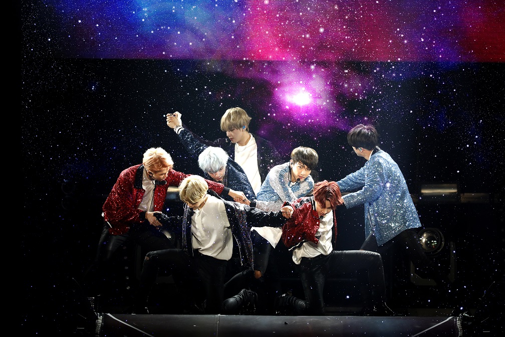BTS (防弾少年団) 「2017 BTS LIVE TRILOGY EPISODE Ⅲ THE WINGS TOUR IN JAPAN  ～SPECIAL EDITION～ at KYOCERA DOME」発売を記念してパネル写真展開催決定！ - TOWER RECORDS ONLINE