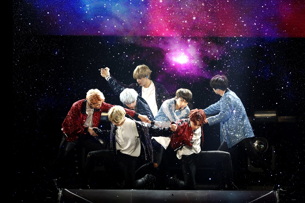 BTS (防弾少年団) 「2017 BTS LIVE TRILOGY EPISODE Ⅲ THE WINGS TOUR IN JAPAN ～SPECIAL  EDITION～ at KYOCERA DOME」発売を記念してパネル写真展開催決定！ - TOWER RECORDS ONLINE