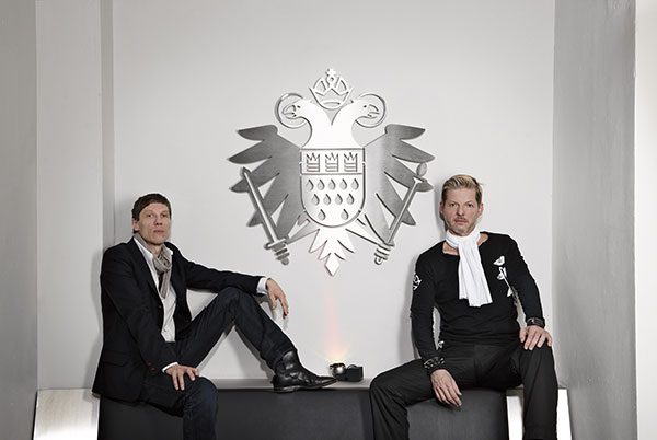 フォイト兄弟、コスプレ中!?