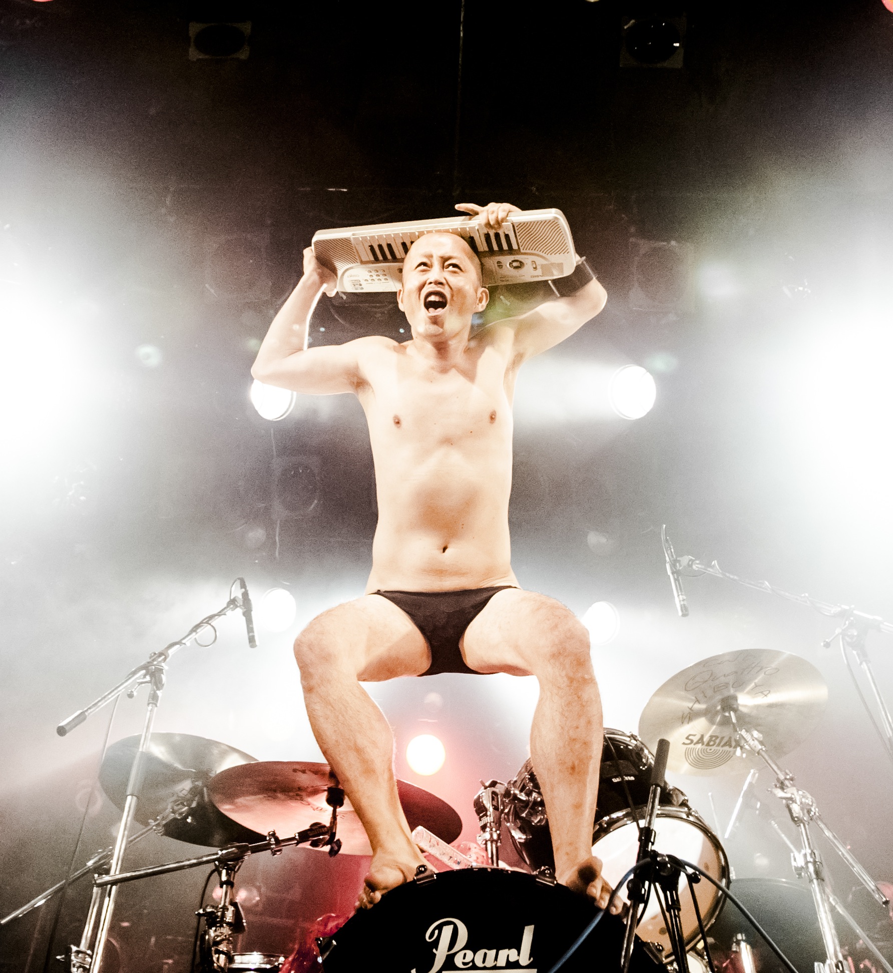 コムアイ　エロ 関西の異形パフォーマーにして至宝、クリトリック・リス。45歳、活動開始10周年にしてファースト・アルバム「あなたのあな」をリリース!! - TOWER  RECORDS ONLINE