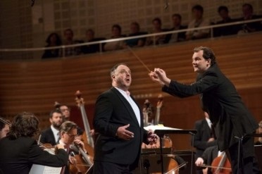 マティアス・ゲルネ(バリトン・中央)、アンドリス・ネルソンス(指揮・右)