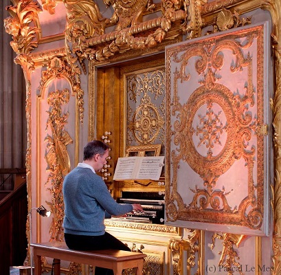 オリヴィエ・ラトリーがヴェルサイユ宮殿王室礼拝堂のオルガンでクープランの“修道院のためのミサ”を録音！ - TOWER RECORDS ONLINE