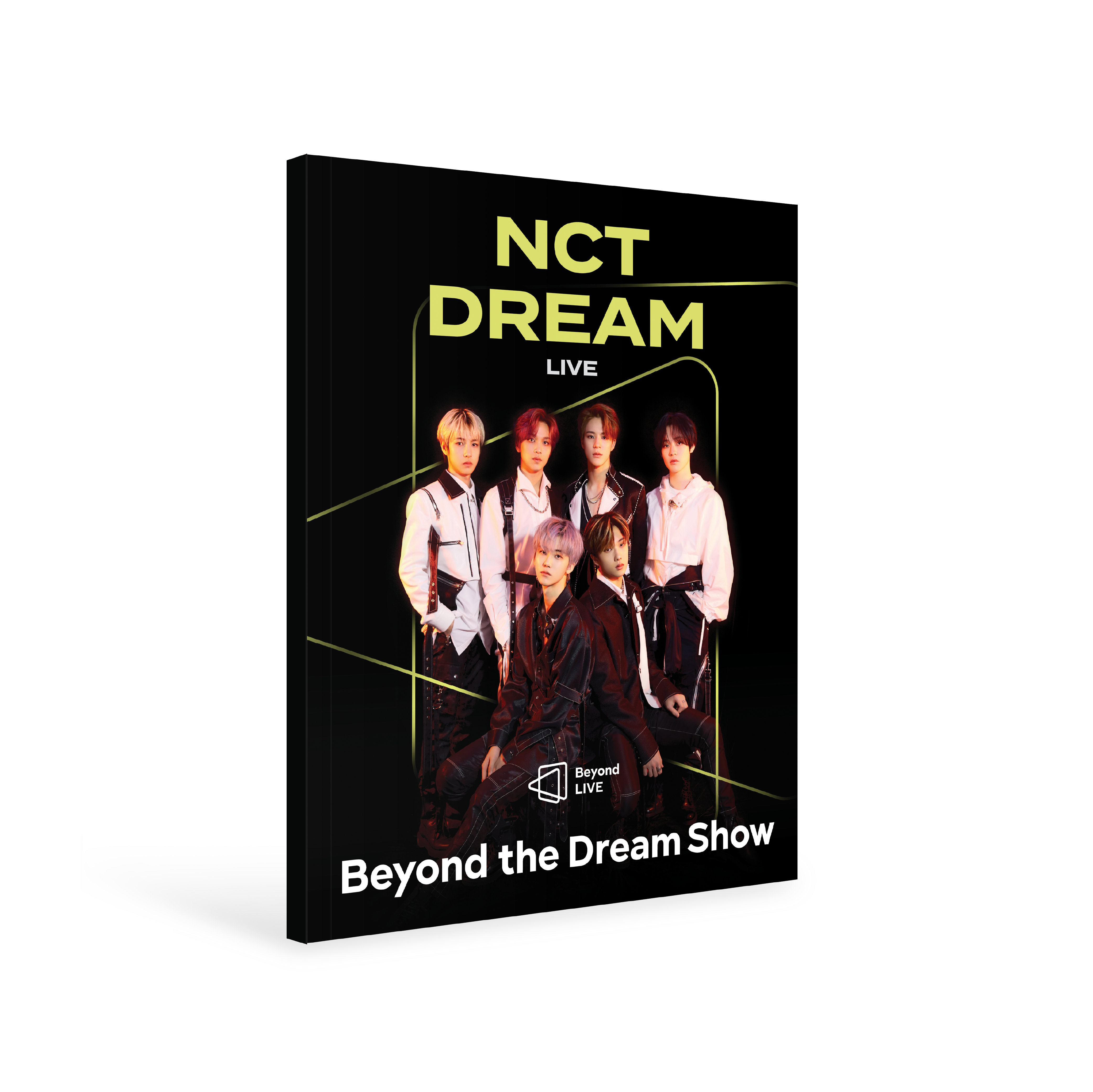 NCT DREAM / NCT 127｜「Beyond LIVE」でのライヴの模様を収めた写真集 