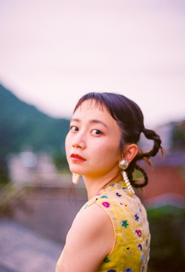 三戸なつめ｜フォトエッセイ『なつめろん』8月12日発売！ - TOWER RECORDS ONLINE