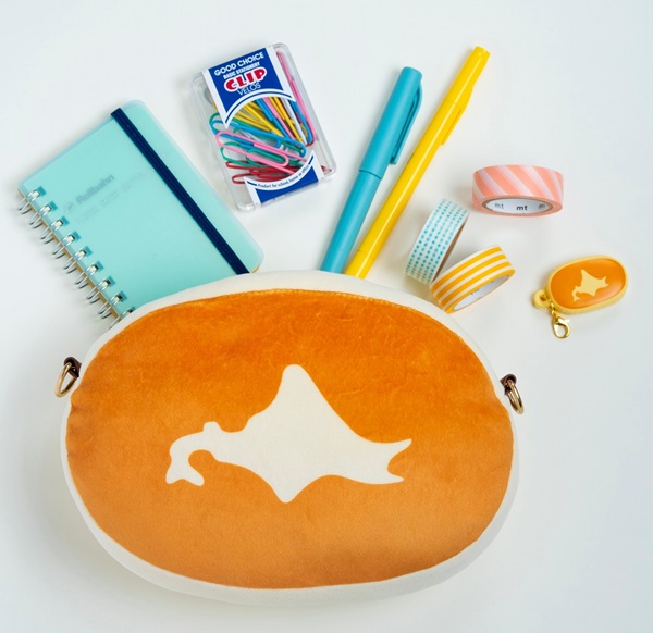 北海道チーズ蒸しケーキ ほんものみたいなふわふわポーチBOOK