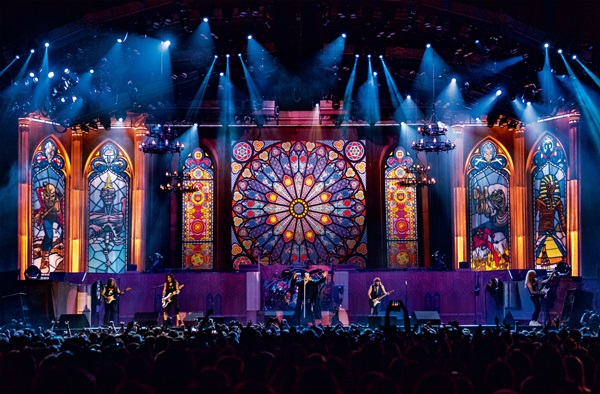 Iron Maiden(アイアン・メイデン) 『アイアン・メイデン オフィシャル・ビジュアル・ヒストリー Iron Maiden: Infinite Dreams』12月19日発売！タワレコ先着特典「日本版限定特製トートバッグ(タワーレコード限定色)」