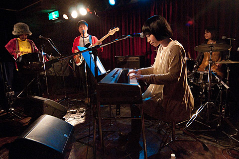 【タワレコメン】トロピカルなサウンドを奏でるザ・なつやすみバンドのファースト・アルバム