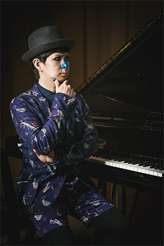 H ZETT M、ピアノの可能性を最大限に引き出したソロ・アルバム『共鳴する音楽』6月21日発売 - TOWER RECORDS ONLINE