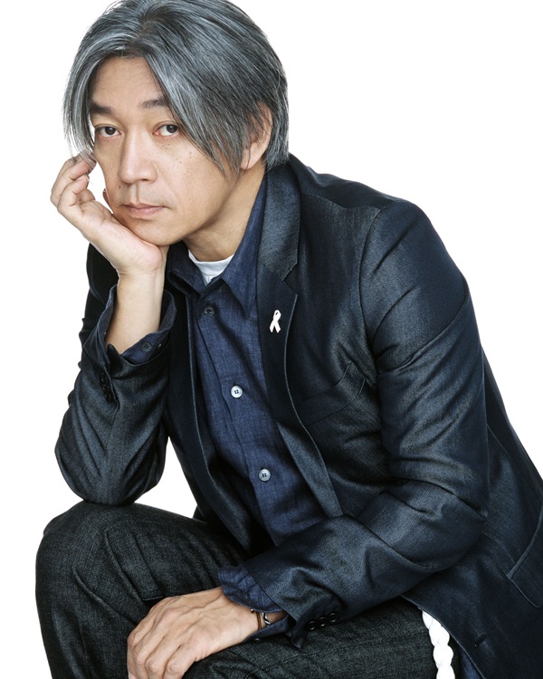 坂本龍一 珠玉のソロ・ピアノ集『/04 /05』2枚組CDが12月18日発売 - TOWER RECORDS ONLINE