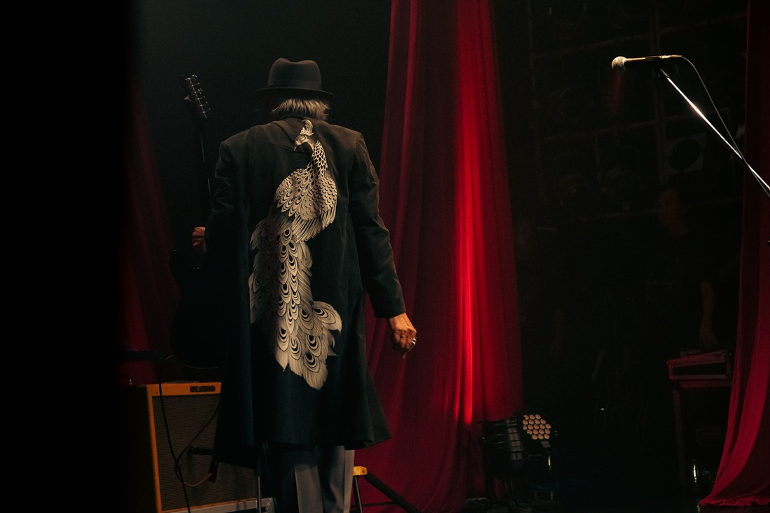 村越弘明 大型豪華フォトブック&TOURドキュメントDVD付きライブCD『村越弘明 Tour 2025 「庭師のシャッフル」』2025年12月17日タワーレコード限定発売