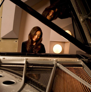 世界が認めたピアニスト＝西山瞳が3年の沈黙を破り新作をリリース