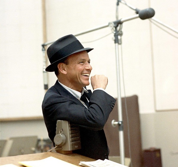 ドラマのテーマソングで話題のフランク・シナトラ(Frank Sinatra)！1985年の伝説の武道館公演がDVD+2CDで蘇える - TOWER  RECORDS ONLINE