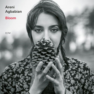 Areni Agbabian（アレニ・アグバビアン）ECMデビュー・アルバム『Bloom』