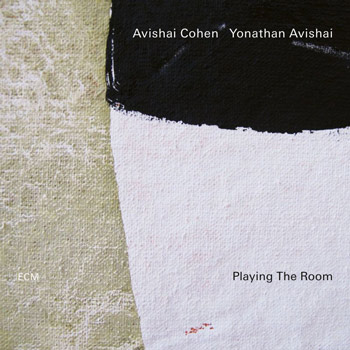Avishai Cohen（アヴィシャイ・コーエン）とYonathan Avishai（ヨナタン・アヴィシャイ）デュオ作品『Playing The Room』