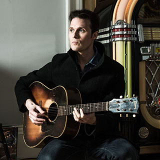 Jon Fratelli(ジョン・フラテリ)、セカンド・ソロ・アルバムが完成。7年半振りとなる新作『ブライト・ナイト・フラワーズ』