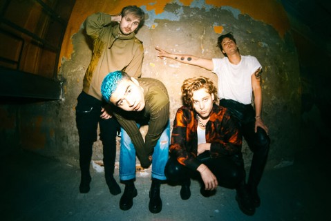 5 Seconds Of Summer（ファイヴ・セカンズ・オブ・サマー）、4枚目のオリジナル・アルバム『Calm』 - TOWER RECORDS  ONLINE