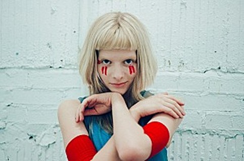 Aurora（オーロラ）｜息を呑む透明感、幻想的な音景！北欧ノルウェーが生んだ新世代歌姫による日本デビュー・アルバム！ - TOWER RECORDS  ONLINE