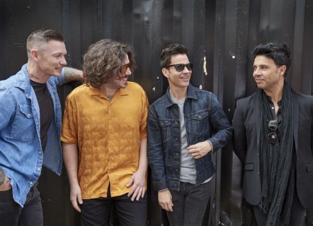 Stereophonics（ステレオフォニックス）｜デビュー25周年！ストレートでポジティヴな王道ギター・ロックに回帰した最新作『Oochya!（ウーチャ!）』  - TOWER RECORDS ONLINE