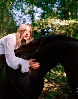 The Japanese House（ザ・ジャパニーズ・ハウス）｜Dirty  Hit所属の女性シンガーソングライターによるプロジェクト、4年振り新アルバム『In The End It Always Does』 - TOWER  RECORDS ONLINE