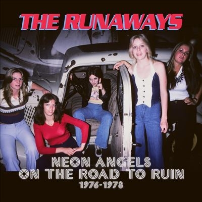 The Runaways（ランナウェイズ）｜元祖ティーン・ガールズ・バンド、全アルバムを収録したCD5枚組ボックス『Neon Angels On  The Road To Ruin 1976-1978』 - TOWER RECORDS ONLINE