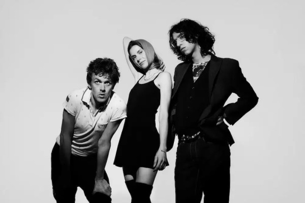 bar italia(バー・イタリア)『Some Like It Hot』初来日公演を即完させたロンドンの最注目バンドによる2025年最新アルバム