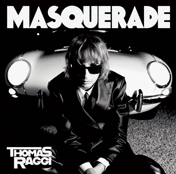 Thomas Raggi（トーマス・ラッジ）『マスカレード』マネスキンのギタリストプロデューサーにトム・モレロを迎えた豪華メンバー参加のソロ・デビューアルバム