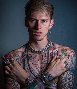 バッド・シングス」が全米大ヒット！マシン・ガン・ケリー (Machine Gun Kelly)、ニュー・アルバム『Bloom』 - TOWER  RECORDS ONLINE