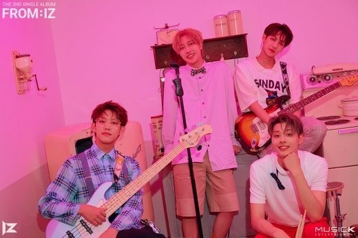 IZ、セカンドシングル『FREOM:IZ』