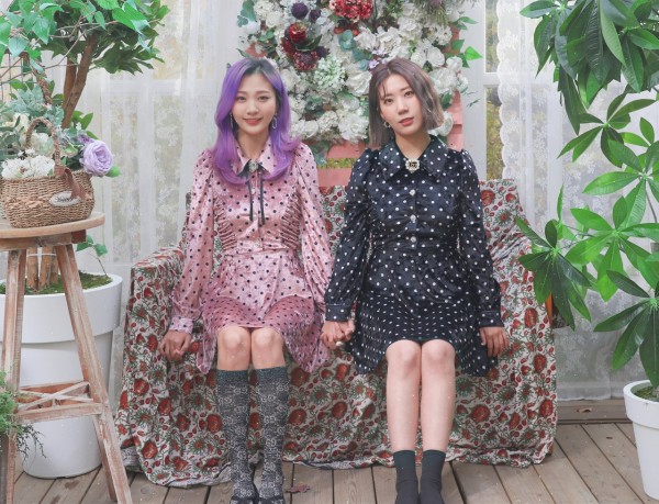 赤頬思春期、日本ファーストシングル発売